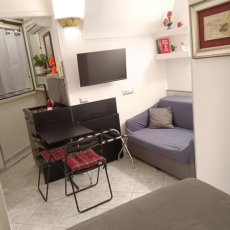 La Residenza Napoli Short Let Monolocale Standard Via Chiaia 82 Napoli Apartment Luaran gambar
