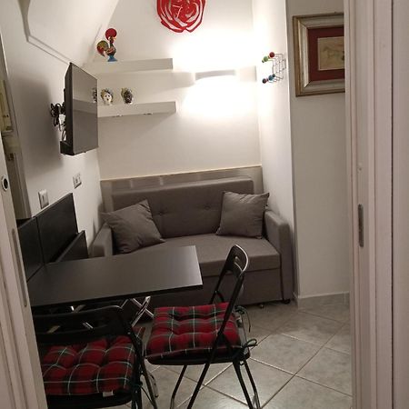 La Residenza Napoli Short Let Monolocale Standard Via Chiaia 82 Napoli Apartment Luaran gambar