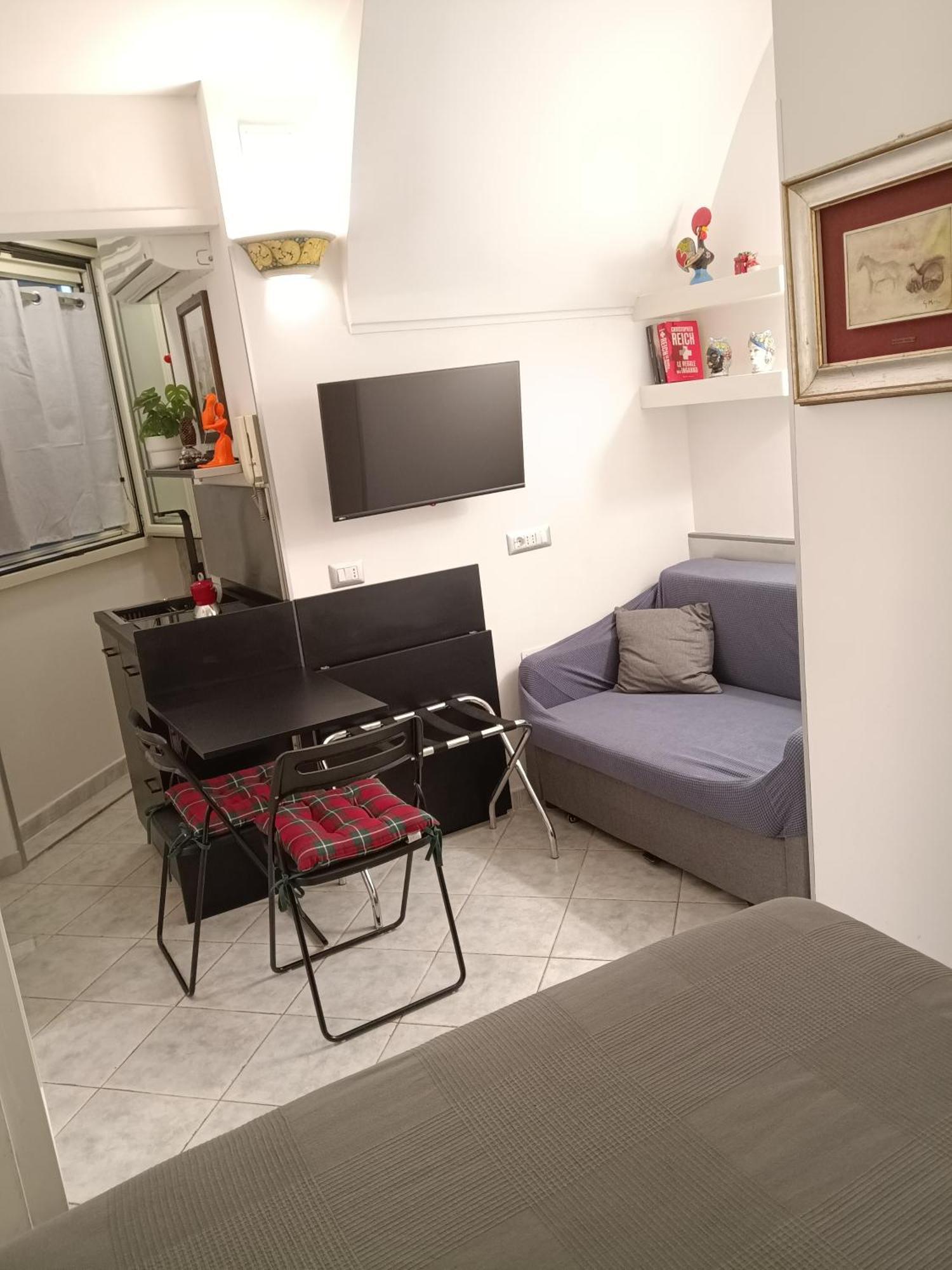La Residenza Napoli Short Let Monolocale Standard Via Chiaia 82 Napoli Apartment Luaran gambar