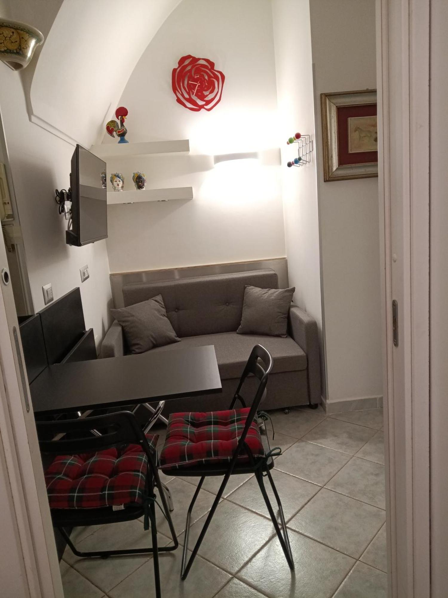 La Residenza Napoli Short Let Monolocale Standard Via Chiaia 82 Napoli Apartment Luaran gambar